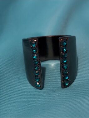🟧Unisex Black/Gunmetal Glossy Open Cuff Ring With Vibrant Blue Crystals